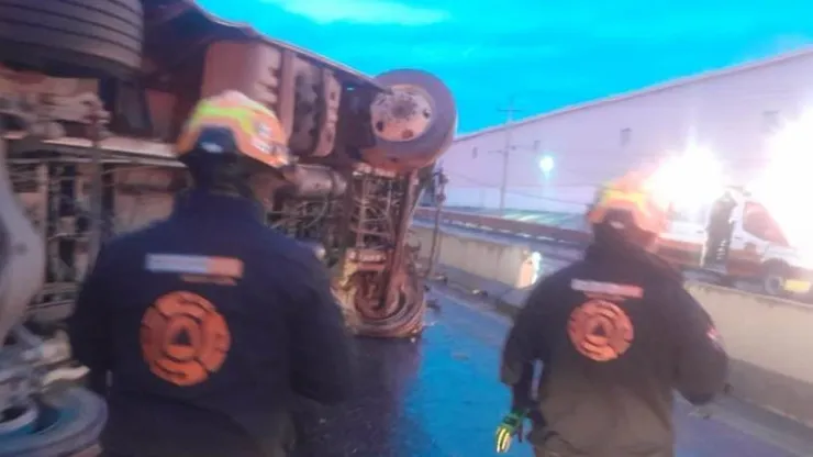 Volcadura de camión en Apodaca deja ocho personas sin vida