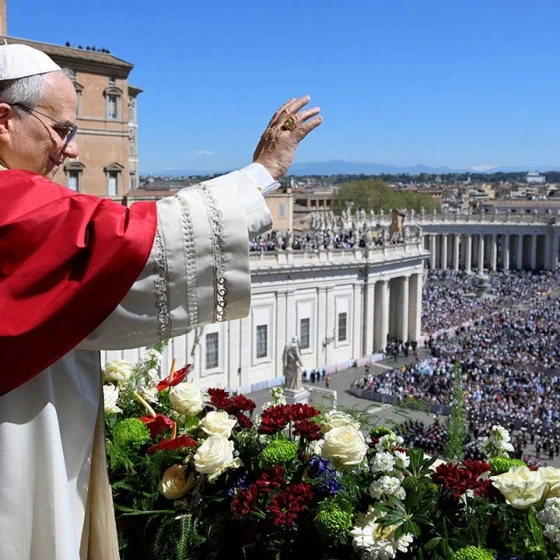 papa_leon_xiv_bendicion_asistentes_vaticano_misa_pascua_