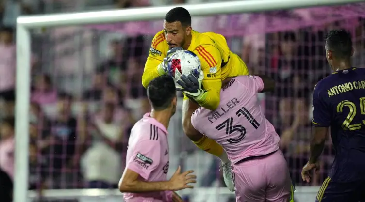 Drake Callender es tundido en redes sociales por poste en Instagram