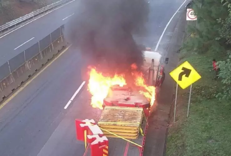 se incendia tráiler en la méxico tuxpan
