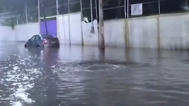 Estragos por diluvio del miércoles 8 de julio dejan inundaciones y árboles caídos en CDMX