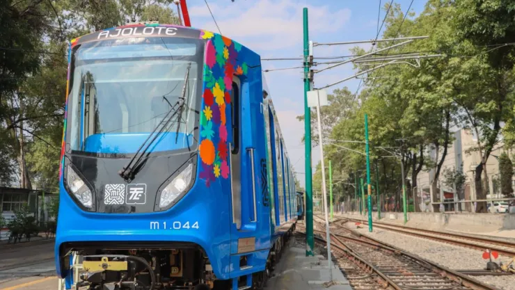 Gobierno CDMX pone en marcha nuevos trenes ligeros: Así lucen “Ajolote” y “Cruz”