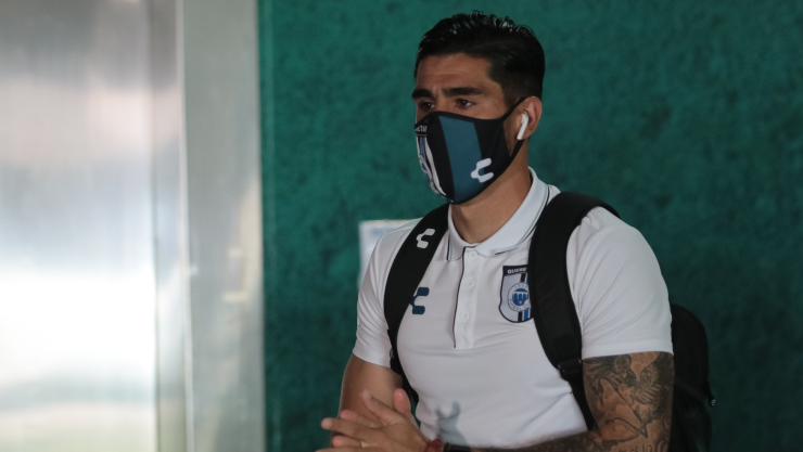 Portero del Querétaro sufre desmayo y es llevado al hospital