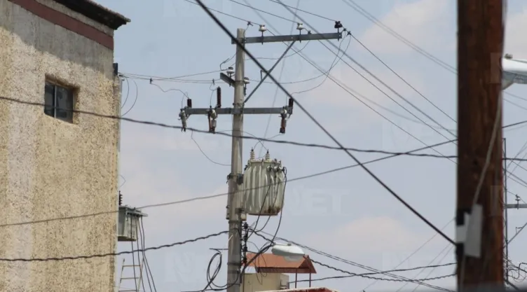 Dos hombres se electrocutan en azotea de Iztapalapa, CDMX