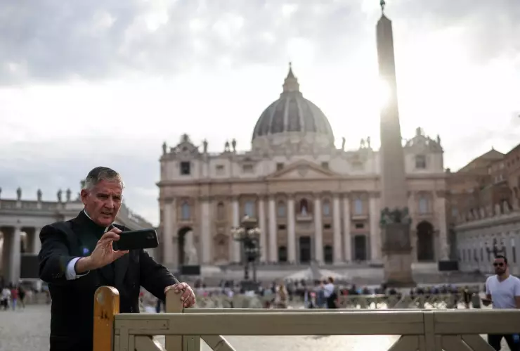 Cortan telecomunicaciones para garantizar el secreto de la elección papal