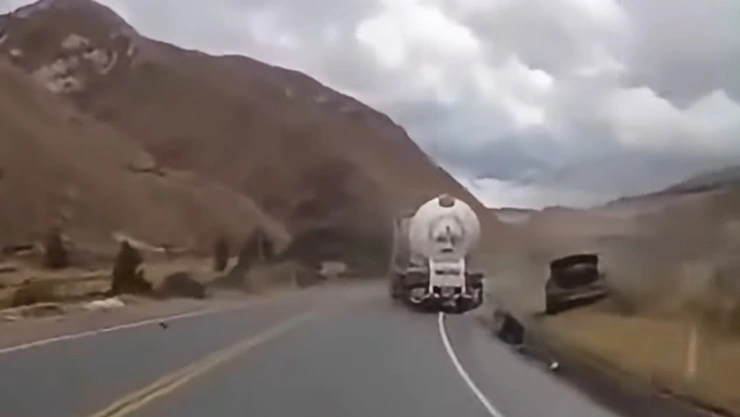 Conductor y familia mueren choque triple en Junín