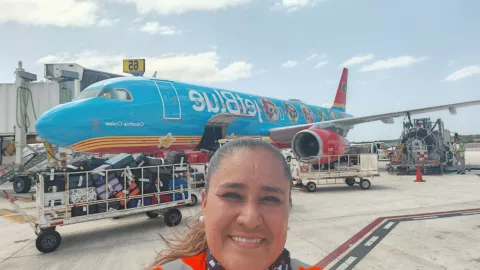 ¡it’s-a-Me! Avión de Super Mario Bros ‘Cloudtop Cruiser’ llega al aeropuerto de Cancún 1.jpg