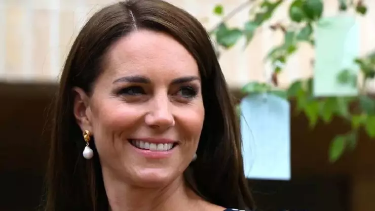 VIDEO de la reaparición de Kate Middleton genera polémica, usuarios afirman que no era ella