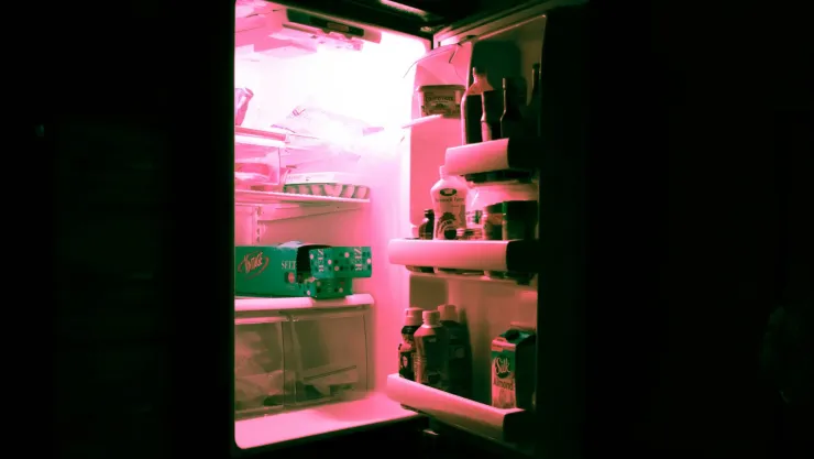 El truco con limón para eliminar el mal olor del refrigerador
