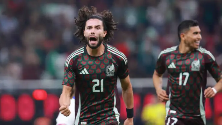 Chino Huerta debut