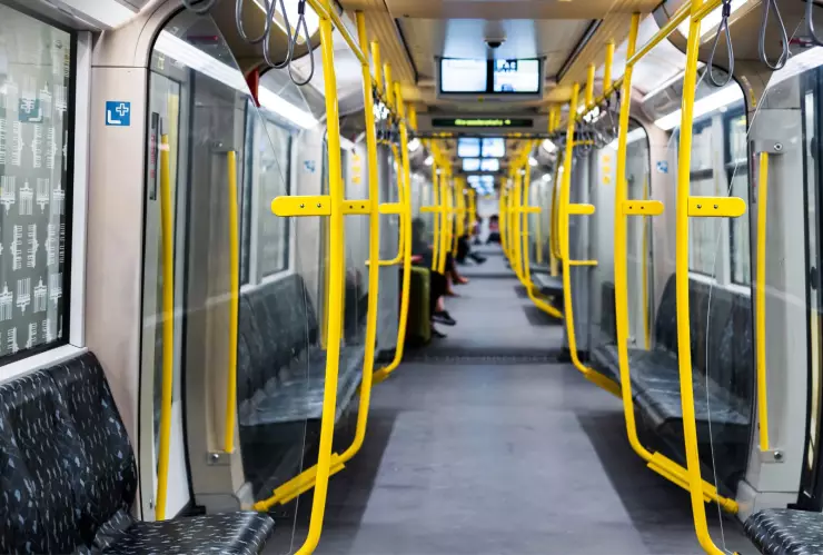 Indigente encuentra dinero en Ámsterdam y lo regresa