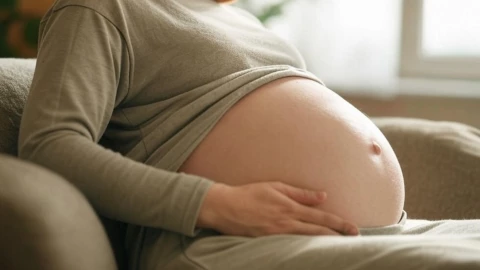 Hombre hospitalizado tras usar simulador de parto en China consecuencias y riesgos.png