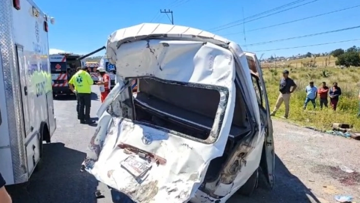 Tráiler embiste a colectivo sobre la Apizaco-Tlaxco
