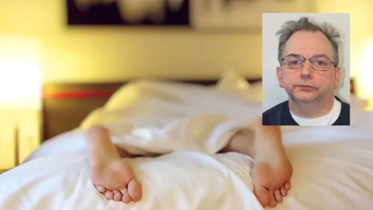 Gerente de hotel chupa los dedos a huésped mientras dormía