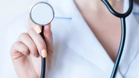 Si tienes cistitis visita a tu médico antes de salir de vacaciones de verano.jpg