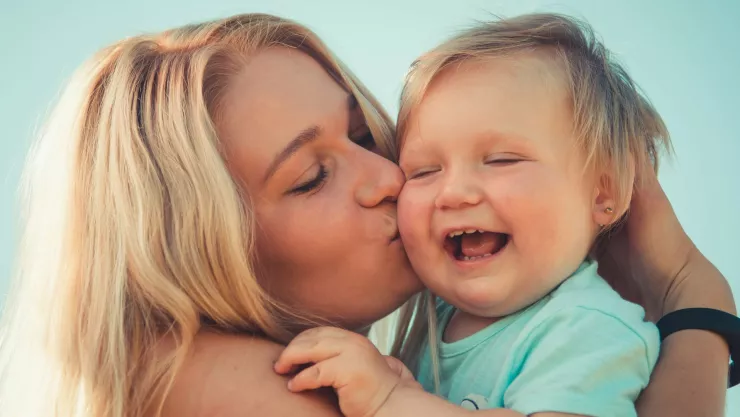 Este es el sueldo que debería tener una mamá