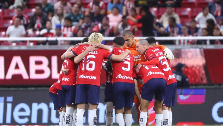 Fernando Gago “cepilla” a cuatro titulares de Chivas para la Concachampions