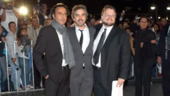 Guillermo Del Toro con los directores.jpg