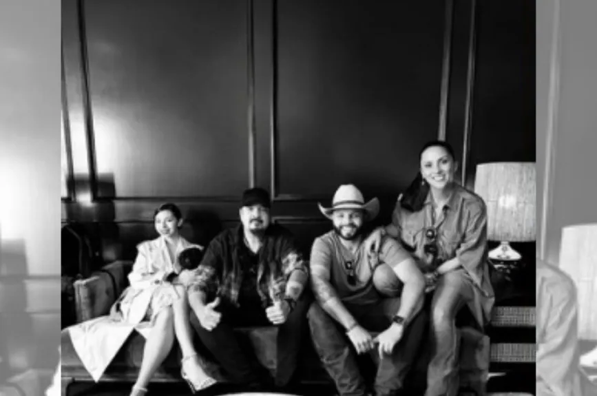 Pepe Aguilar y su familia (2).jpg