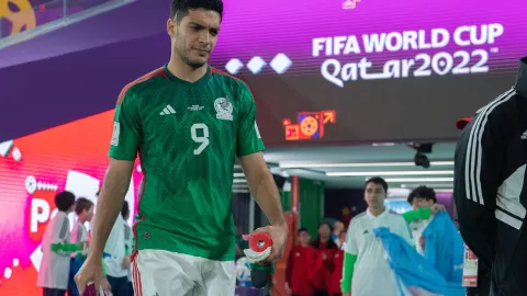 Raúl Jiménez en el México vs Polonia 