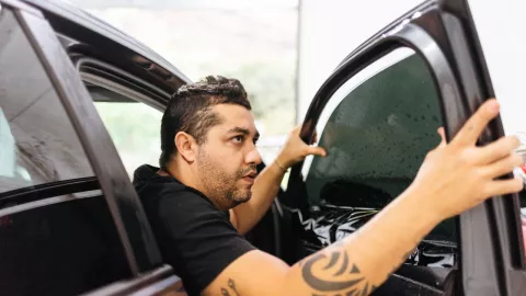 Multa por usar vidrios polarizados en la CDMX y el Edomex rebasa los 2 mil pesos