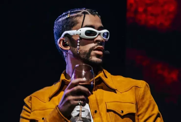 Revista nombra a Bad Bunny “el rey del pop”