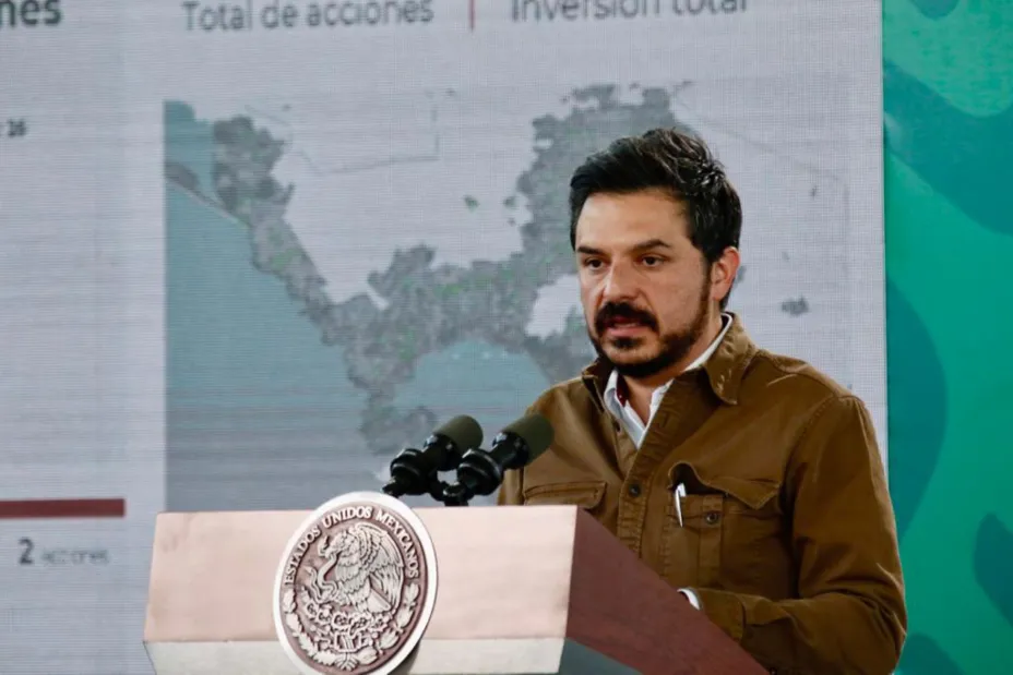 Zoe robledo acapulco.jpg