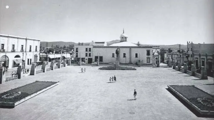 plaza constitucion de queretaro.jpg