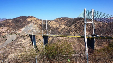 Hallan 4 cadáveres bajo un puente en Autopista del Sol