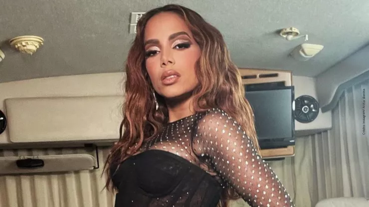Anitta eleva la temperatura con sensual baile en el escenario. (VIDEO)