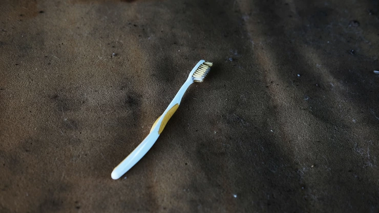 Por el contacto directo que tiene el cepillo dental con la cavidad oral, es necesario extremar medidas de higiene del mismo para evitar contagios de COVID-19.