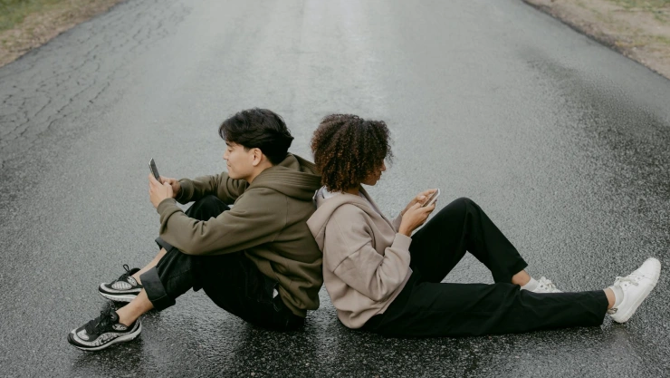 Uso de redes sociales y depresión entre adolescentes.jpg
