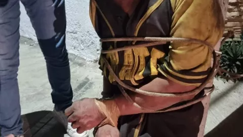 AMARRAN a presunto ladrón en un poste en Tizimín (FOTO)