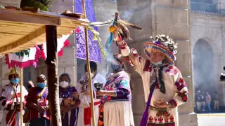 Durante la ceremonia se hizo una oración tradicional del municipio de Oxchuc, que en realidad dura tres horas.