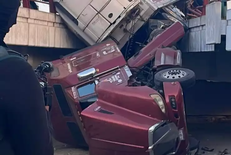 Volcadura tráiler.jpeg