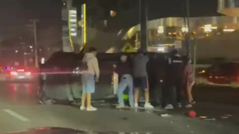 Auto volcado en vía Atlixcayotl hoy 17 de febrero