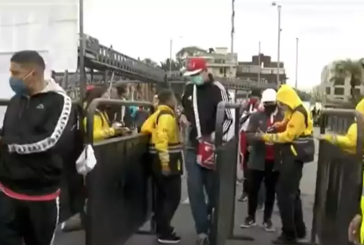 Bogotá suspende ingreso de público a estadio tras disturbios.jpg