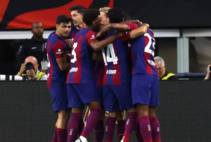 Barcelona festeja gol ante el Real Madrid