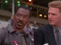 Te contamos por qué a Eddie Murphy lo atraparon con una chica trans y qué hacía con ella. (Escenas de la película ‘El negociador’ por Azteca 7)