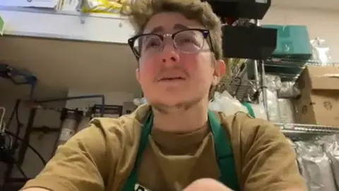 Empleado llora por trabajar 8 horas diarias