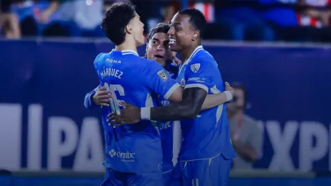 toro-fernandez-refuerzo-cruz-azul-apertura-2026.jpg