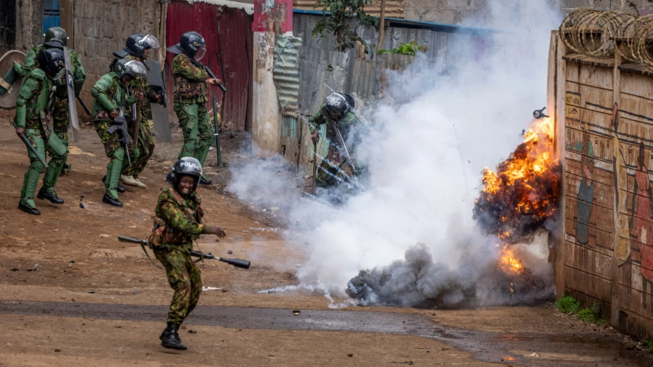 Policía reprime protestas en Nairobi, Kenia