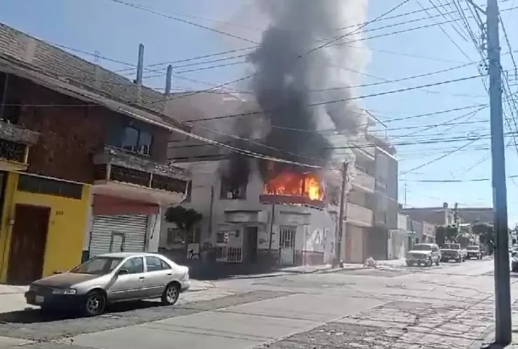 Se registra fuerte incendio en una tienda de abarrotes de la colonia Obrera, en León: esto sabemos