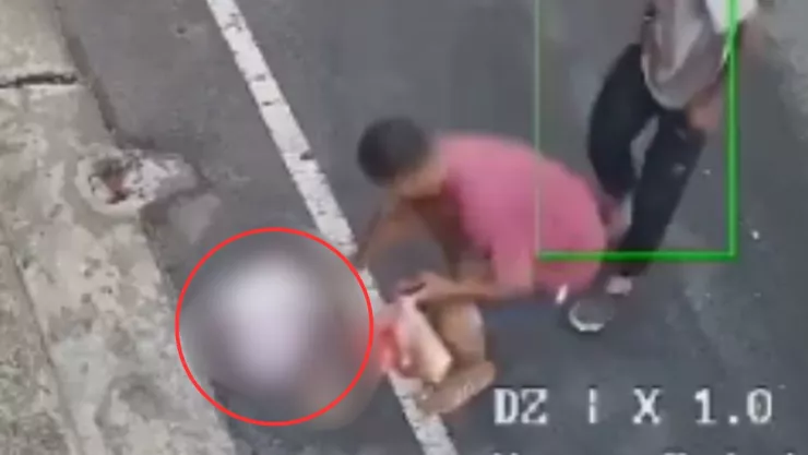 VIDEO |Niña muere tras resbalar por un balcón e impactar contra el suelo; todo fue CAPTADO por una cámara
