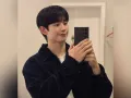 Este evento brindó a sus admiradores la oportunidad de conocerlo en persona. La gira “Out Time”, organizada por FNC Entertainment, comenzó el 2 de noviembre en Bangkok, Tailandia, y continuó en diversas ciudades, incluyendo la Ciudad de México el 10 de enero de 2025.
Crédito: @holyhaein
