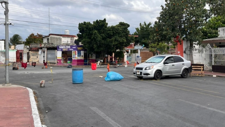 Vecinos FURIOSOS cierran calles en Pacabtún ante fallas en el servicio de luz