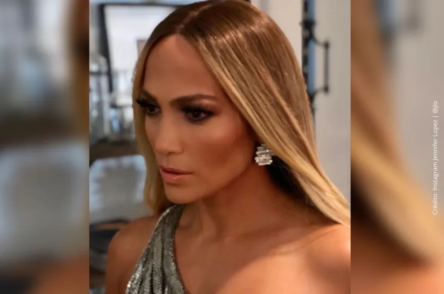 JLo con pelo lacio..jpg