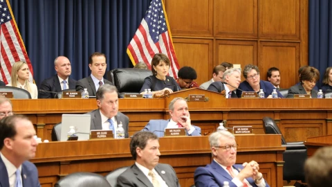 Cámara de Representantes aprueba elevar el techo de la deuda de Estados Unidos