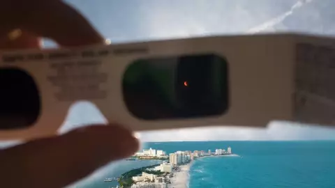 ¿Cuáles son los lugares IMPERDIBLES en CANCÚN para ver el ECLIPSE SOLAR éste 14 de octubre?