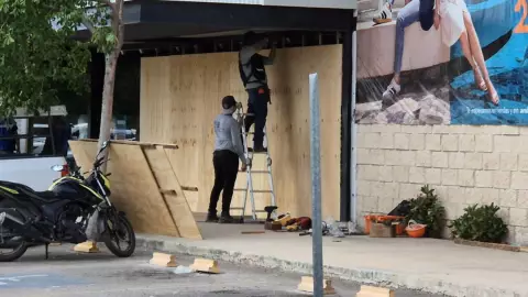 ¿Trabajadores deberán reponer el día de suspensión por el Huracán Beryl